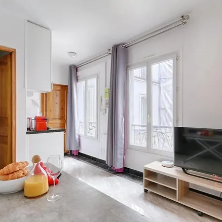 Residor - Cozy In The 19th District Apartment